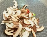 Gambar langkah 3 resipi 👩🍳Tumis Cendawan Shiitake Pedas.