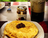 Foto del paso 3 de la receta: Receta número 300: Tortilla de patatas con salsa de trufa 😱😱