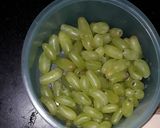 A picture of step 1 of Healthy grapes sharbat.