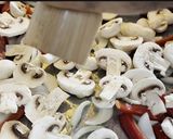 Foto del paso 2 de la receta Muslitos de pollo con champiñones