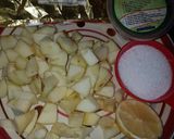A picture of step 1 of Apple crepes.