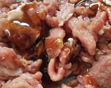 รูปขั้นตอนการทำที่ 1 ของ ผัดหมูเห็ดออรินจิ