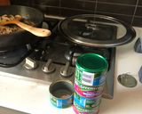 A picture of step 2 of Tuna pizza.