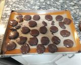 Foto del paso 4 de la receta: Mentitas cubiertas con chocolate semiamargo