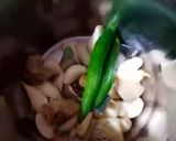 A picture of step 6 of Methi matar malai.