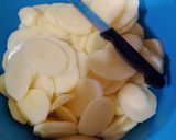 صورة لخطوة 1 من وصفة ڨراتان بطاطا بالحليب 🥔🥛