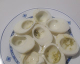 Foto del paso 1 de la receta: Huevos rellenos de gambas y alioli