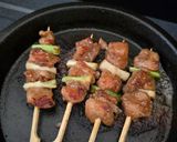 Foto langkah ke 5 dari resep Yakitori Ayam Daun Bawang.