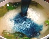Foto langkah ke 2 dari resep Nasi uduk wangi bunga telang.
