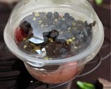 Foto del passaggio 7 della ricetta Fragole con Amaretti e Crema di Cioccolato con Biscotti Digestive