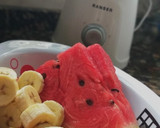 Foto del paso 1 de la receta: Licuado de banana y frutilla