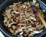 Foto del paso 3 de la receta: Pasta con panceta ahumada y champiñones