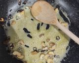 Foto del paso 5 de la receta: Merluza de Pincho en Salsa Verde con Quinoa en Salsa Yakiniku
