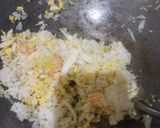 Foto langkah ke 3 dari resep Nasi Goreng Udang Telur praktis.