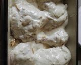 Fokhagymás, tejfölös csirkecombok sajttal sütve recept fázis 4 fotója