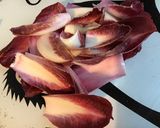 Une image de l'étape 2 de Salade d endives rouges,concombre noa,tomate cœur de bœuf et oignon cebette.