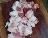 Hình bước làm 1 của món Ba chỉ ớt chuông xiên que nướng