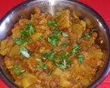 A picture of step 3 of Lauki Chana Masala.