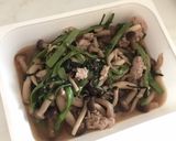 รูปขั้นตอนการทำที่ 6 ของ เห็ดผัดหม้อหุงข้าว