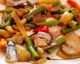 Foto del paso 3 de la receta: Salmón a la plancha con wok de verduras y alioli