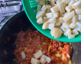 Foto del paso 1 de la receta: Tacos acorazados de longaniza con papas