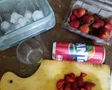 Foto langkah ke 1 dari resep Strawberry Squash.