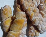 Foto langkah ke 5 dari resep Donat kepang tanpa telur.