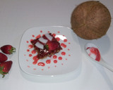 Foto del paso 7 de la receta: Tarta de fresas y coco fresco con sirope natural