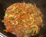 Foto del paso 12 de la receta: Menudillos de pollo, en salsa de higadillos y cuñas de patatas fritas