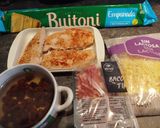 Foto del paso 1 de la receta: Empanada de pollo con bacon, pasas y queso