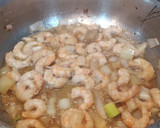 Foto del paso 1 de la receta: Arroz con Gambas y almejas