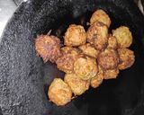 A picture of step 2 of Methi spinach dahi vada.