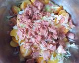 Foto del paso 6 de la receta Ensalada templada de patatas con langostinos y atún en conserva