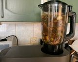 Une image de l'étape 9 de Bouillon de gambas à l’ail et herbes aromatiques.