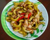 Hình bước làm 4 của món Thịt kho dưa muối