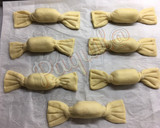 Foto del paso 3 de la receta: Caramelos 🍬 salados de salchicha con queso 🧀