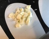 Une image de l'étape 6 de Poêlée de chanterelles à l oignon de roscoff et romarin frais.