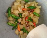 Foto langkah ke 3 dari resep Tumis Kikil Sapi.