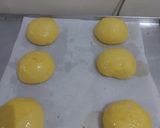 Foto langkah ke 2 dari resep Korean Garlic cheese bread.