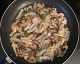 รูปขั้นตอนการทำที่ 3 ของ Chicken Fricassee 🐔