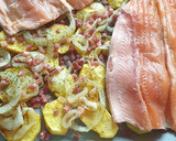 Foto del paso 4 de la receta: Truchas arcoíris con cama de papas y cebolla