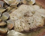 Foto del paso 4 de la receta: Tintorera con almejas en salsa