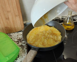 Foto del paso 5 de la receta: Tortilla de patatas saludable y jugosa en estuche de vapor Lékué