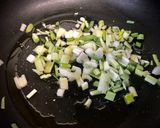 Foto del paso 1 de la receta: Tortilla de cebolleta y San Simón