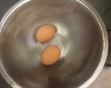 Hình bước làm 2 của món Luộc trứng lòng đào
