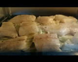 Foto del paso 1 de la receta: Rosada al horno con patatas y cebolla