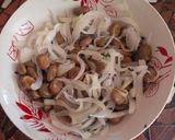 Foto del paso 4 de la receta: Puré con bistec de panita ensalada habas con cebolla