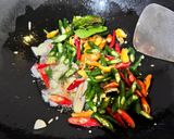 Foto langkah ke 2 dari resep Cumi Asin Pedas Manis.