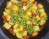 Foto del paso 4 de la receta: Guiso de patatas con salchichas