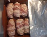 Foto del paso 3 de la receta: Salmón con queso y jamón envuelto en bacon